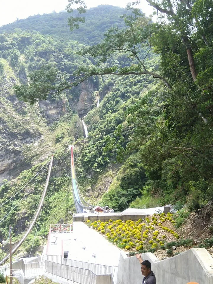 南投 信義鄉 雙龍瀑布 七彩吊橋