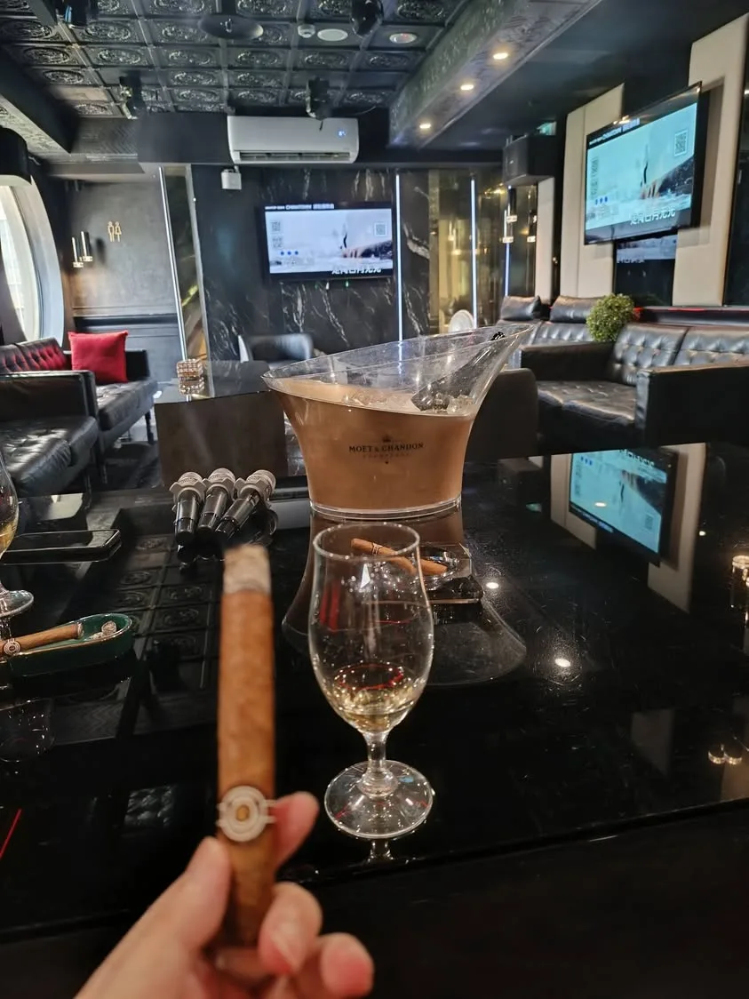 茹曦酒店15F OOPS創潮玩圈 (Hotel) — 타이베이